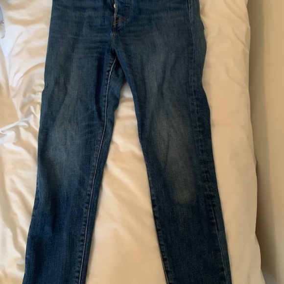Levi’s Medium Wash High Rise Jeans (28) - Picture 2 of 4
